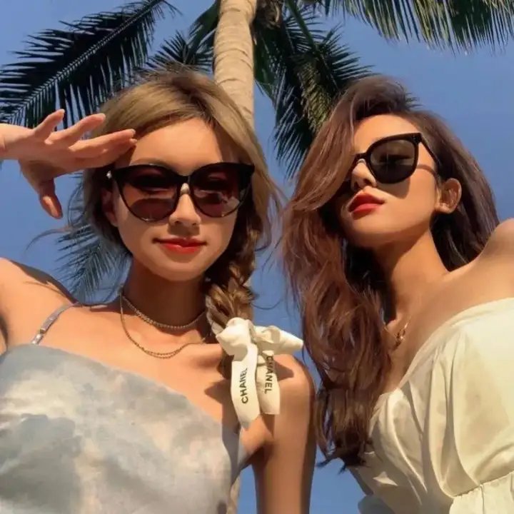 红衣小女孩